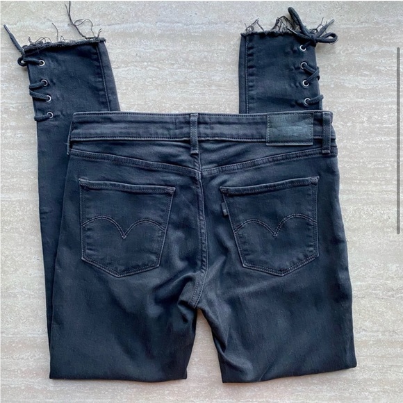 Levi’s 711 Skinny with Ankle Tie Detail Black - Picture 4 of 5